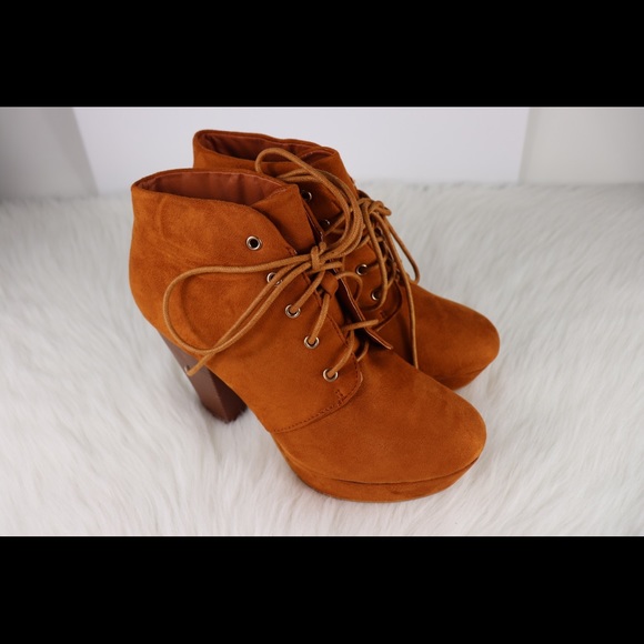 ALMOND TOE PLATFORM LACE UP HEELS - Picture 4 of 6